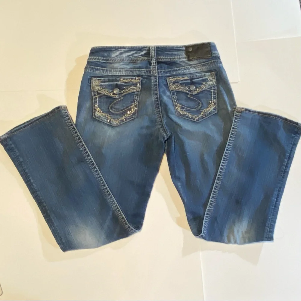 Silver Jeans Suki, boot cut,midrise, distressed 31” waist 27” inseam  8 1/2”rise - Picture 2 of 13